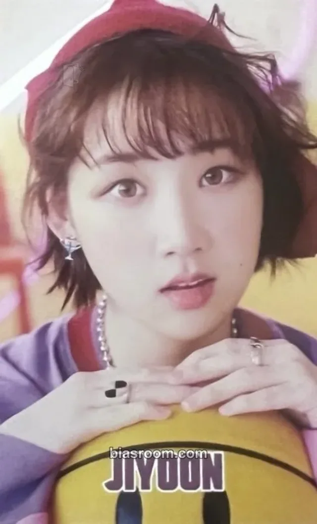 Weeekly - Jiyoon - We Play Album tower records japan pob (pre-order benefit)