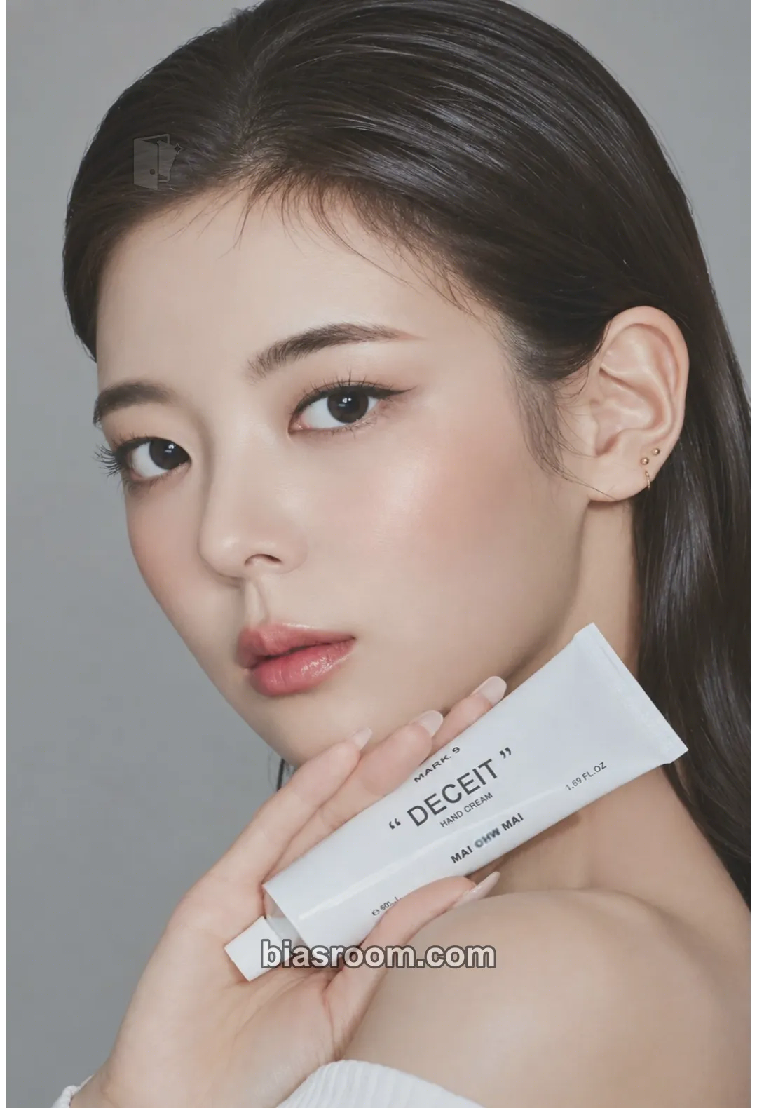 Lia ITZY X MAI OHW MAI Photocard - ITZY - ITZY K-pop photocard