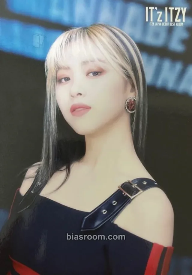 ITZY - Ryujin - IT’z ITZY Album japan trading card non-standard size merch photocard