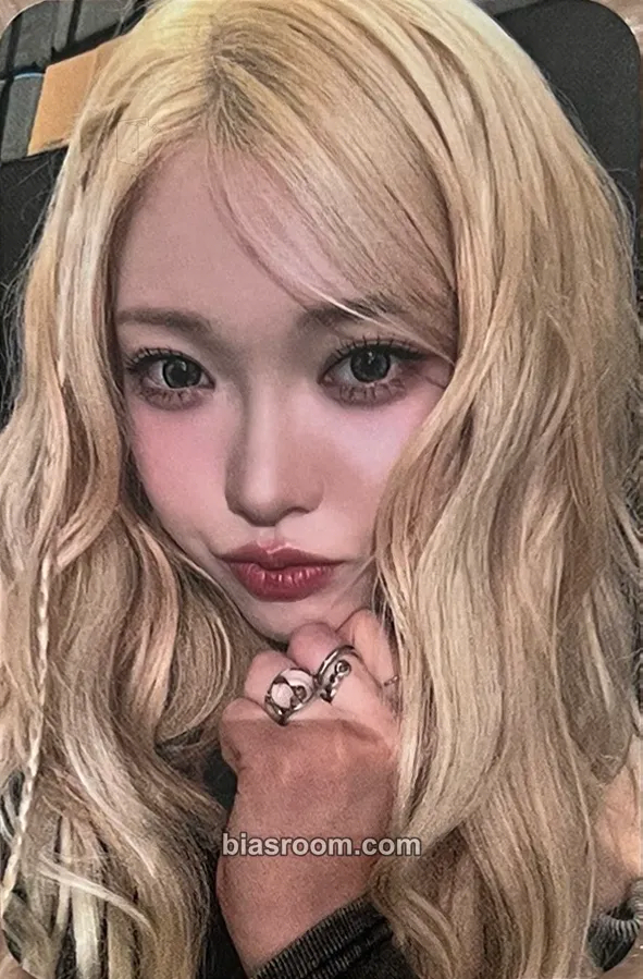 Haram 1st World Tour 'Our Flowerld (Belllie've You)' Photocard - Billlie - Billlie K-pop photocard