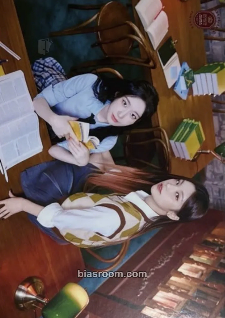 2023: Best Friends Forever Season's Greetings Photocard - ITZY - ITZY K-pop photocard
