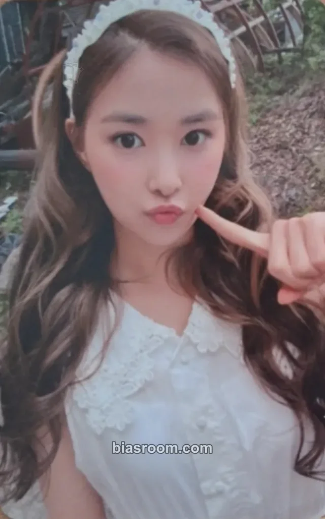 Nature - Uchae - NATURE WORLD: CODE M Album album photocard