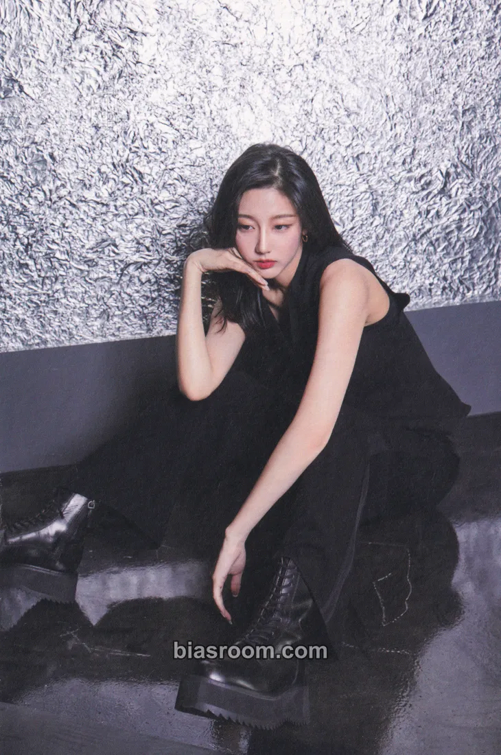 Yein YEIN 2022 WELCOMING KIT Photocard - Jeong Yein - Jeong Yein K-pop photocard