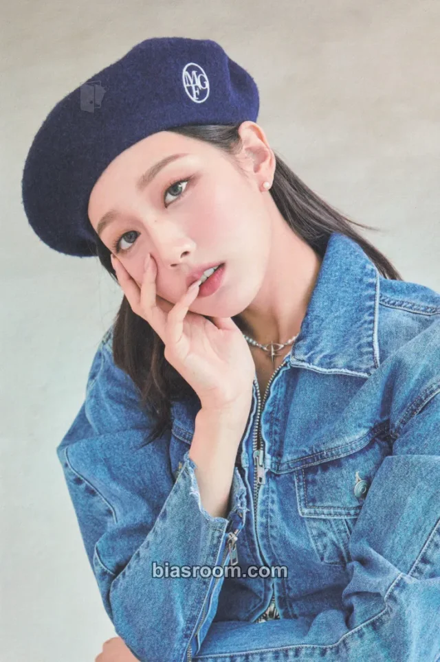 Jeong Yein - Yein - YEIN 2022 WELCOMING KIT Other season's greetings postcard