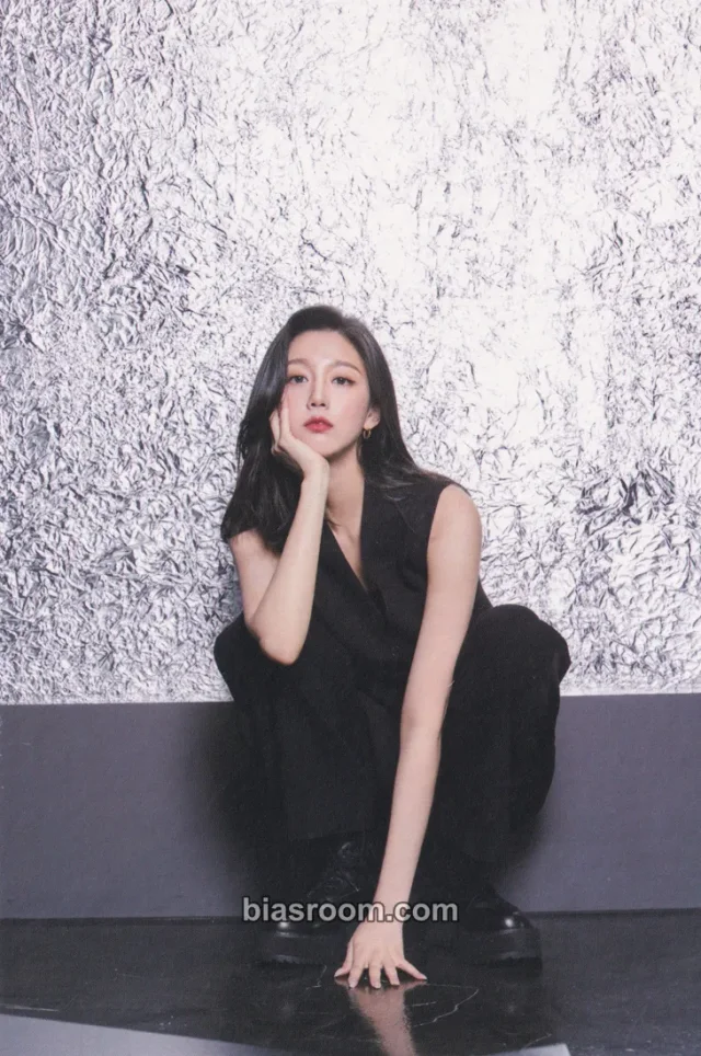 Jeong Yein - Yein - YEIN 2022 WELCOMING KIT Other season's greetings postcard