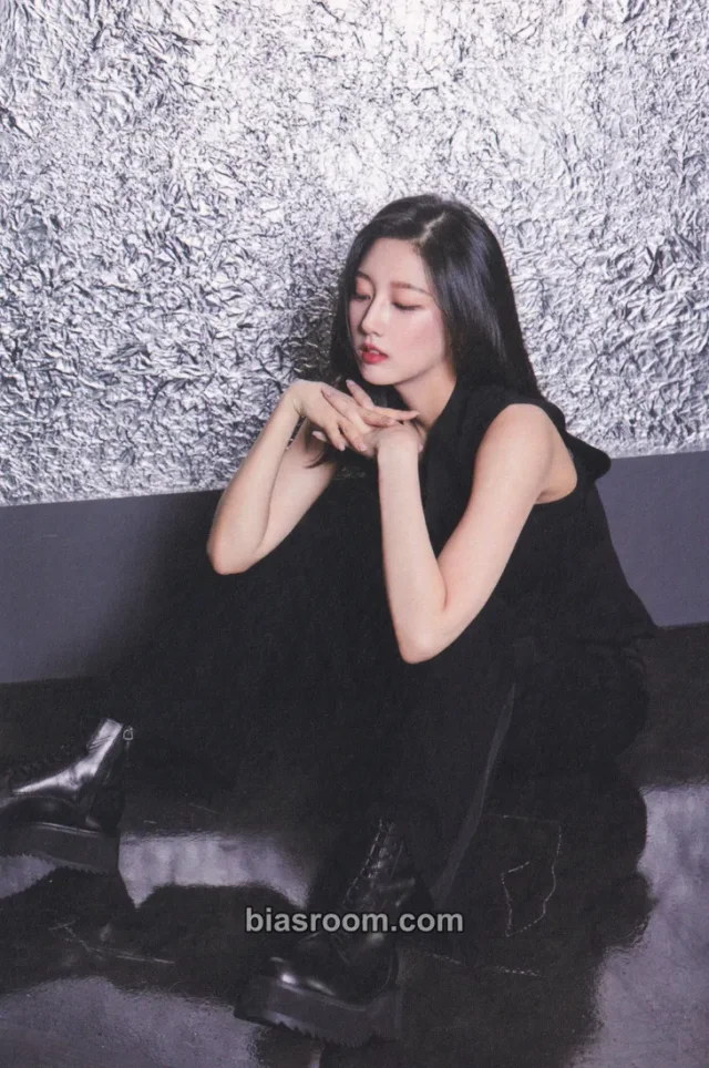 Jeong Yein - Yein - YEIN 2022 WELCOMING KIT Other season's greetings postcard