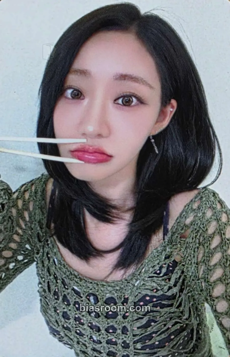 Julie Who Is She Photocard - KISS OF LIFE - KISS OF LIFE K-pop photocard