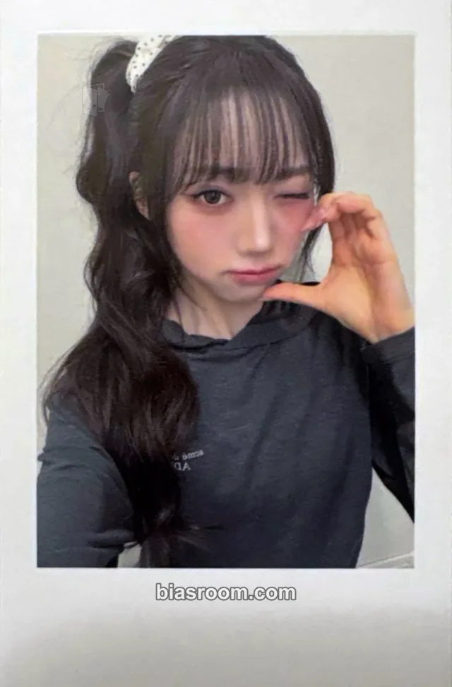 tripleS - Shion - Beyond Beauty Album video call (fancall) whosfan round 8 polaroid