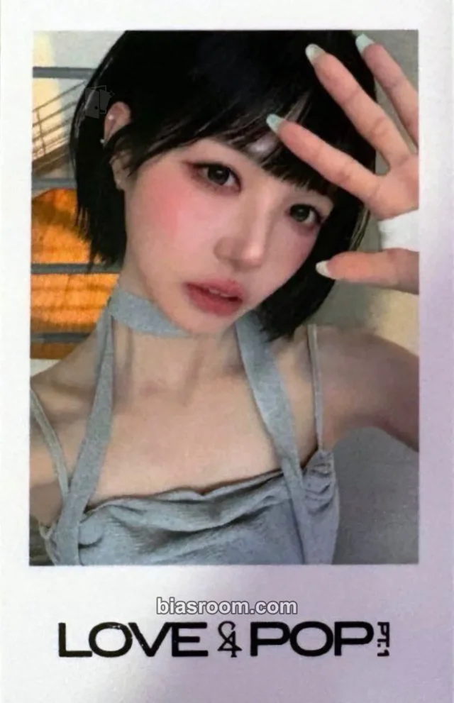 tripleS - Chaewon - LOVE&POP pt.1 Album hellolive polaroid pob (pre-order benefit)