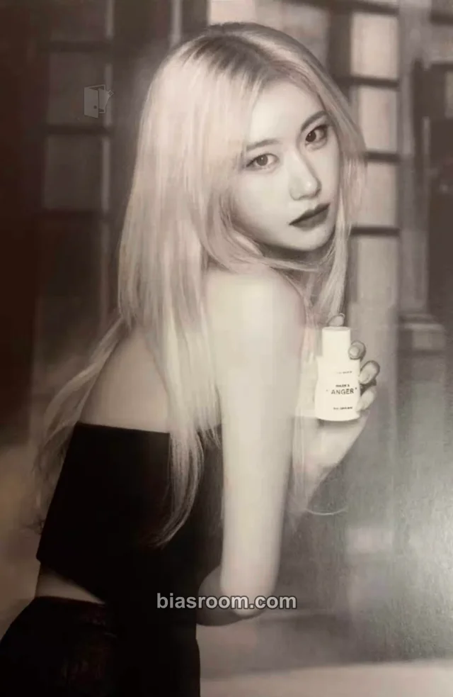 ITZY - Chaeryeong - ITZY X MAI OHW MAI Other brand collaboration postcard purchase benefit mai ohw mai