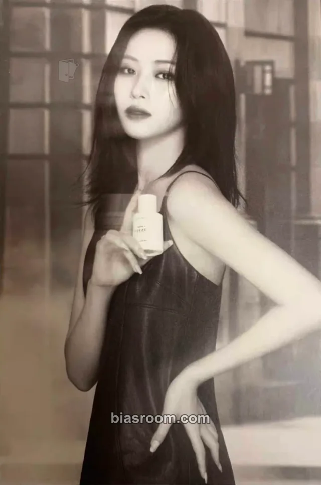 ITZY - Ryujin - ITZY X MAI OHW MAI Other brand collaboration postcard purchase benefit mai ohw mai