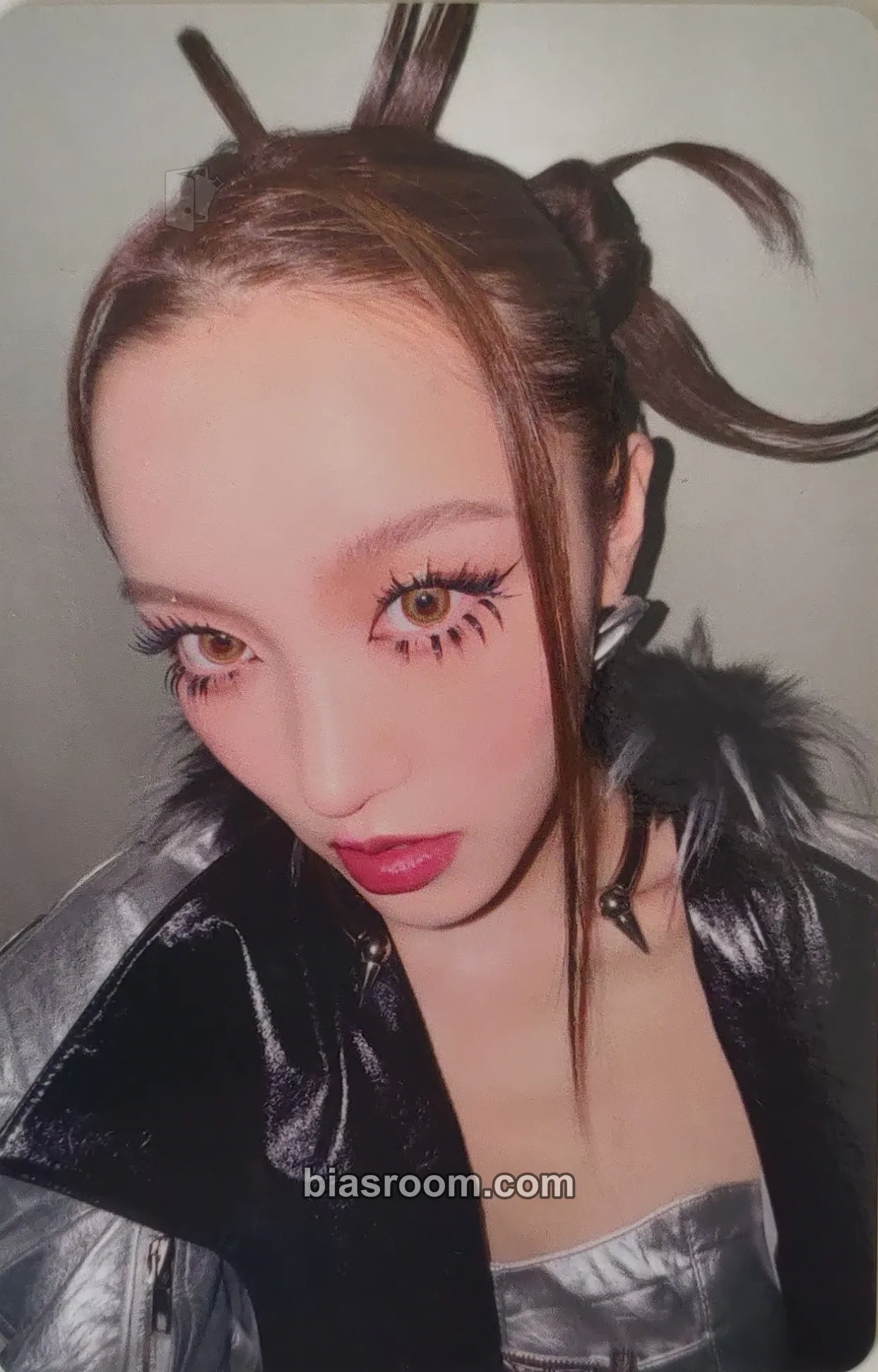 CHISA Mascara Photocard - XG | Bias Room