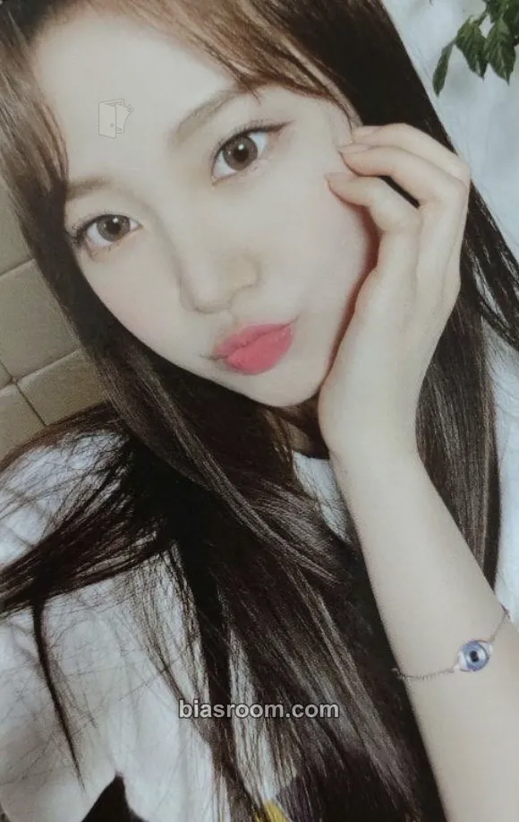 Zoa We Play Photocard - Weeekly - Weeekly K-pop photocard