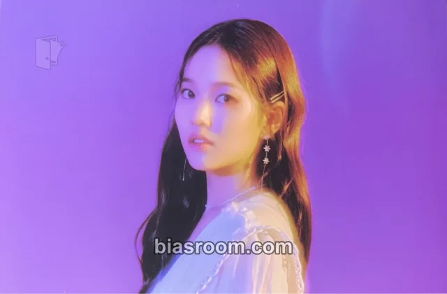 Weeekly - Soojin - Play Game : Holiday Album postcard album inclusion