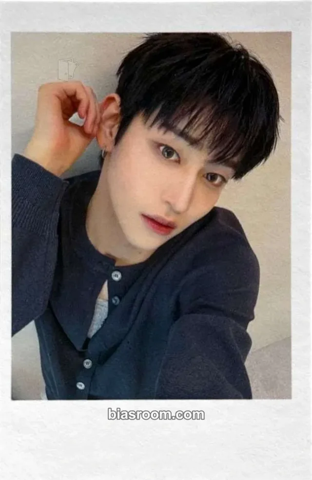 idntt - ToWa - yesweare Album polaroid video call (fancall) jump up round 17