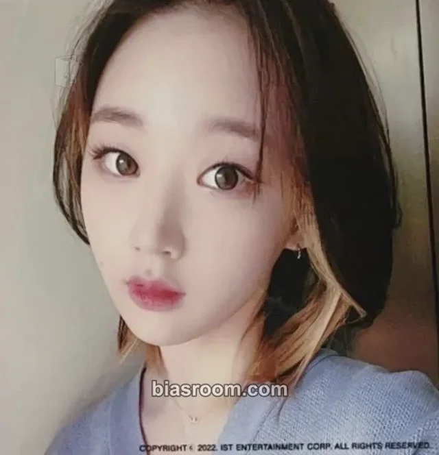 Weeekly - Jiyoon - Play Game : Awake Album photo print