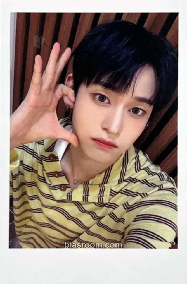 idntt - ToWa - yesweare Album jump up polaroid round 18 photo event