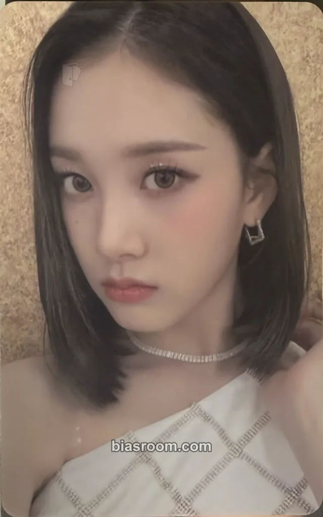 STAYC - J - YOUNG-LUV.COM Album pob (pre-order benefit)