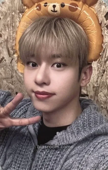 Donghyun THE FUTURE IS OURS : FOUND Photocard - AB6IX - AB6IX K-pop photocard