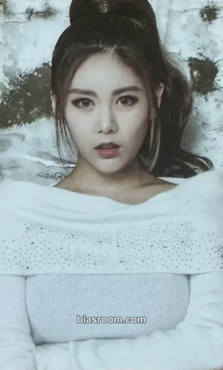 Qri T-ARA 2015 Desk Calendar Photocard - T-ARA - T-ARA K-pop photocard