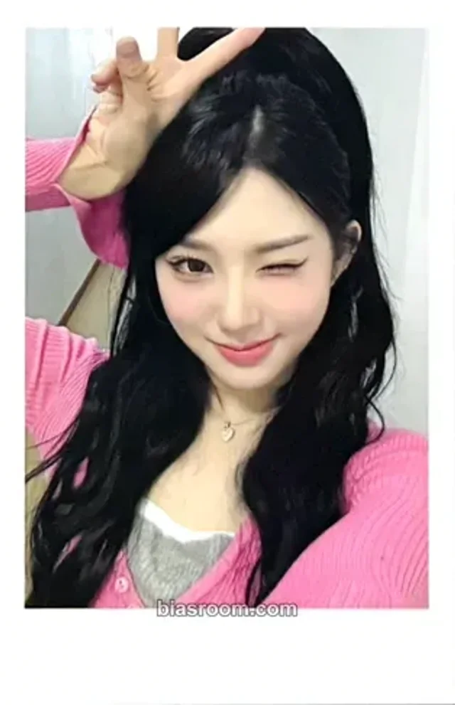 tripleS - Xinyu - Performante Album fansign jump up offline