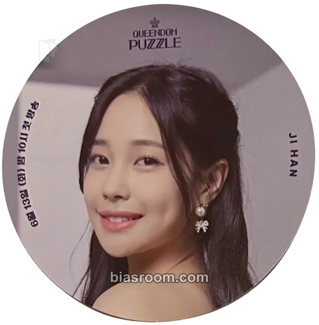 Weeekly - Jihan - Queendom Puzzle Pop-up Store Event circle card pop-up