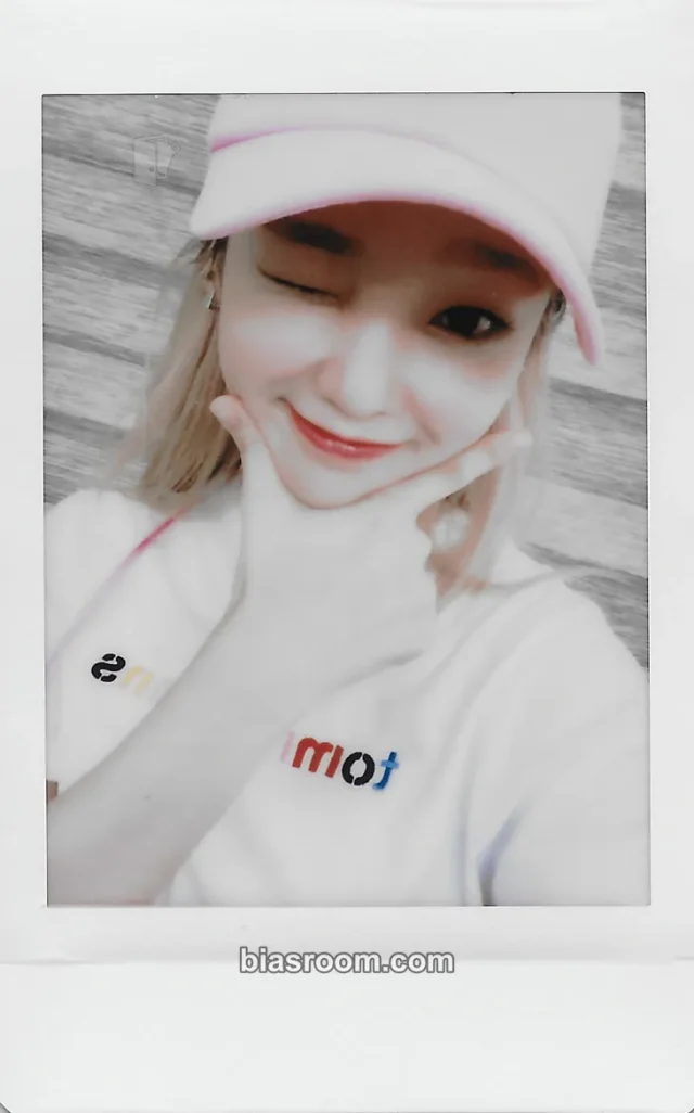 OH MY GIRL - Seunghee - Oh My Girl x Lipss Event lipss polaroid polaroid set