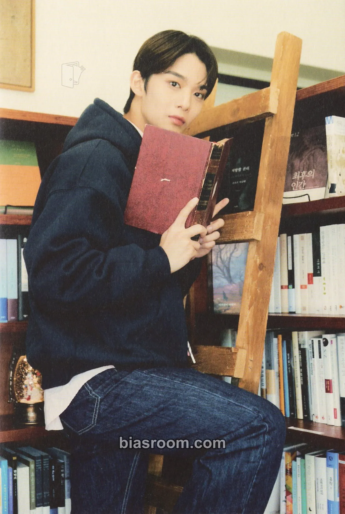 Jinyoung 2023 Seasons Greetings Photocard - CIX - CIX K-pop photocard