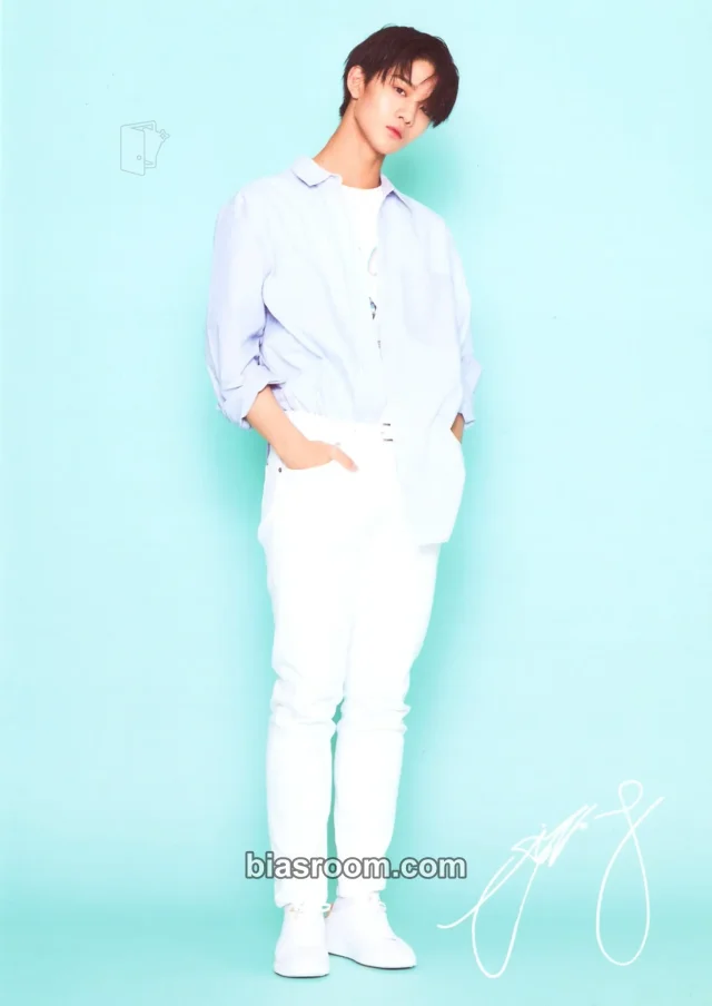 Wanna One - Jinyoung - SUMMER POP-UP Event merch inclusion postcard book