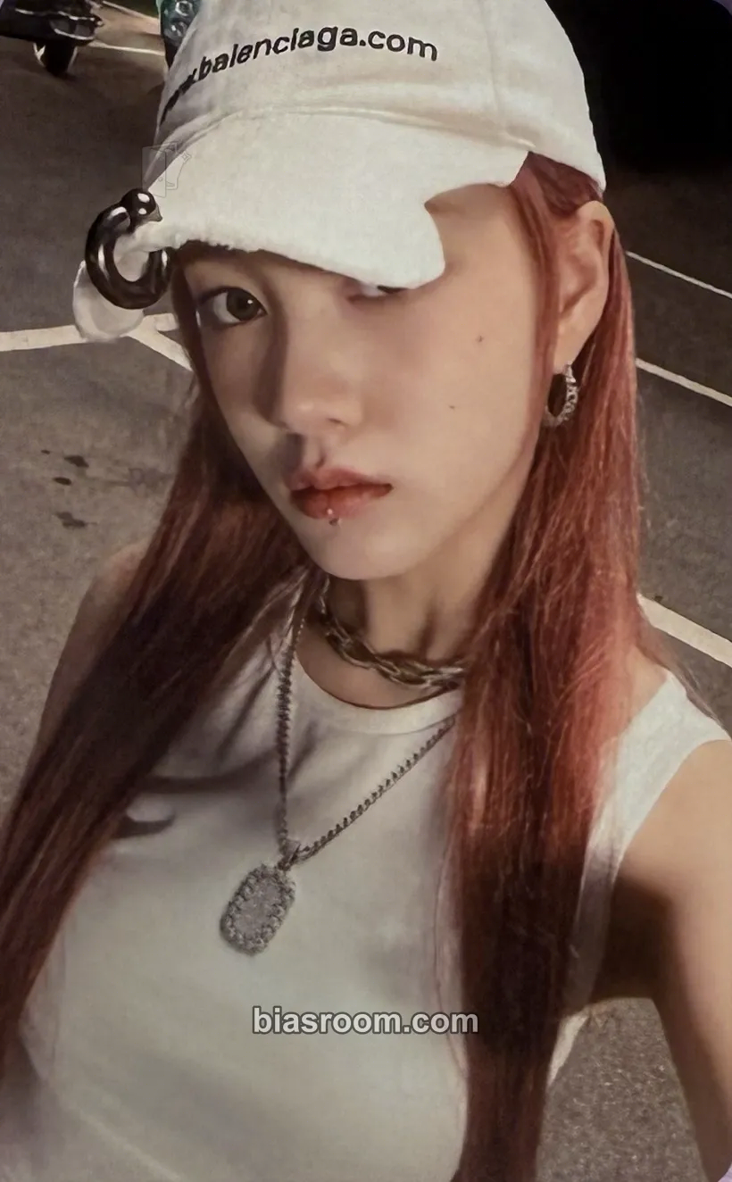 J Metamorphic Photocard - STAYC - STAYC K-pop photocard