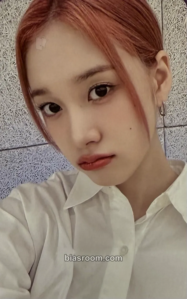 J Metamorphic Photocard - STAYC - STAYC K-pop photocard