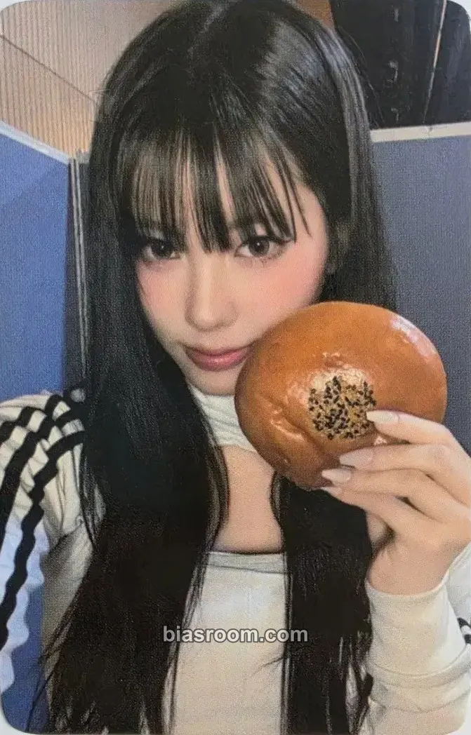 Koko France Louvre Baguette x izna Photocard - izna - izna K-pop photocard