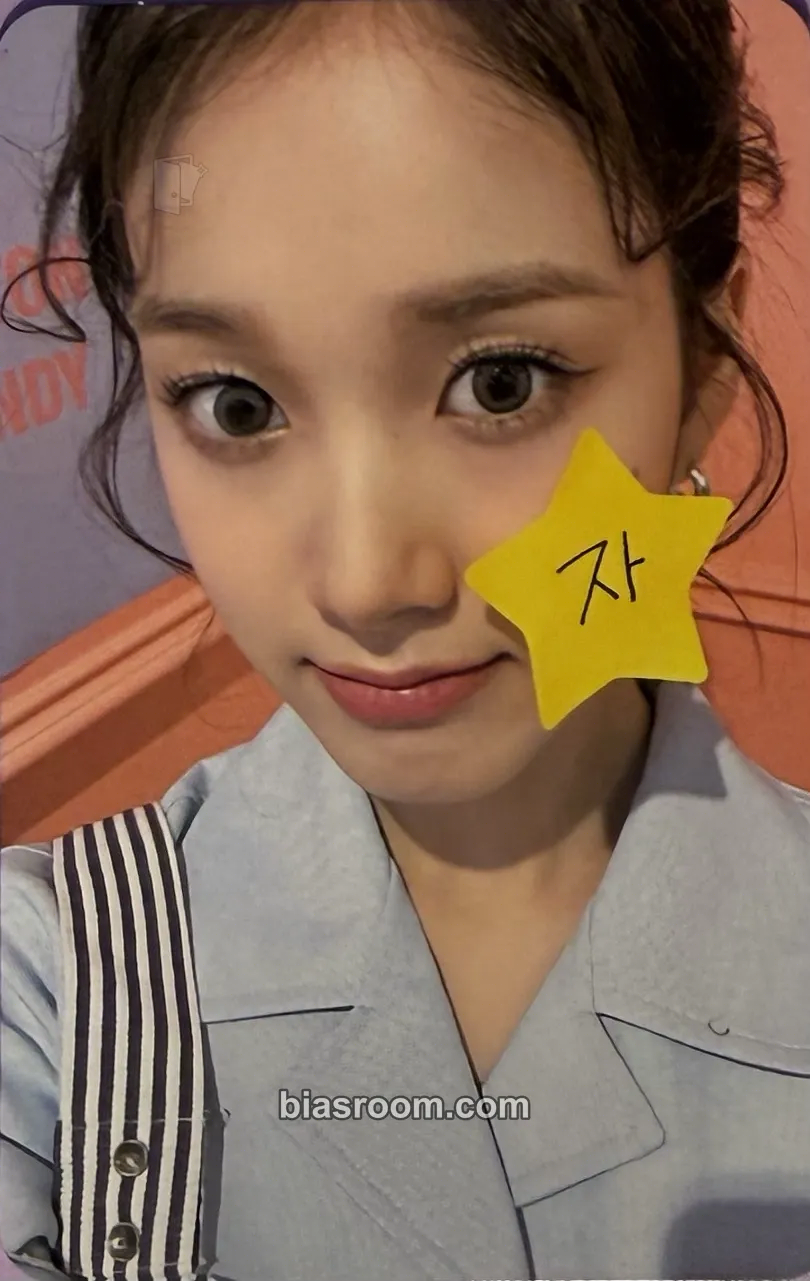 J 2023 STAYC Fanmeeting ‘SWITH Gelato Factory’ Photocard - STAYC - STAYC K-pop photocard