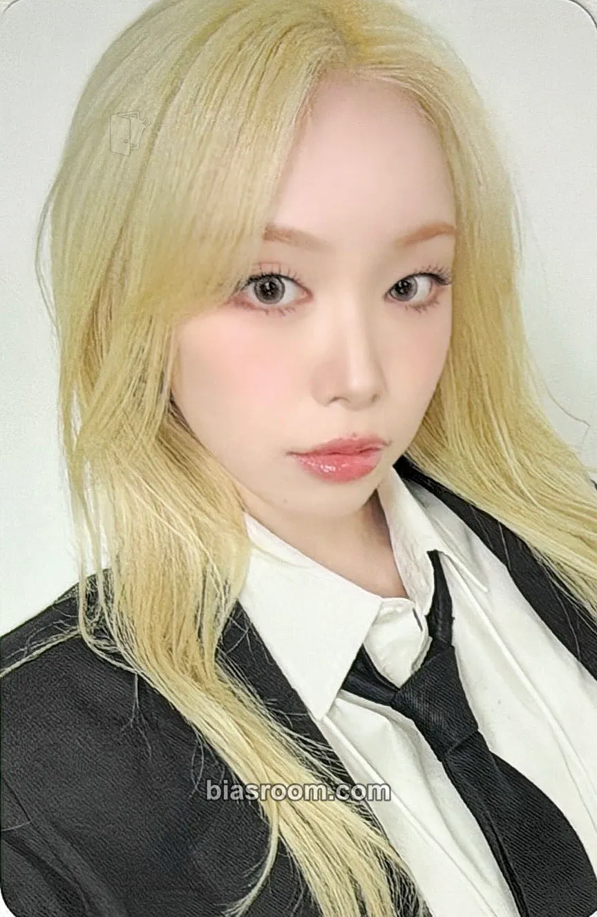Suhyeon The Collective Soul and Unconscious: Chapter Two Photocard - Billlie - Billlie K-pop photocard