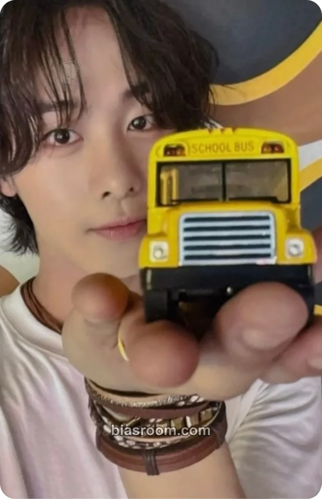 Hi-Fi Un!corn - HYUNYUL - Teenage Blue Album everline video call (fancall) round 4