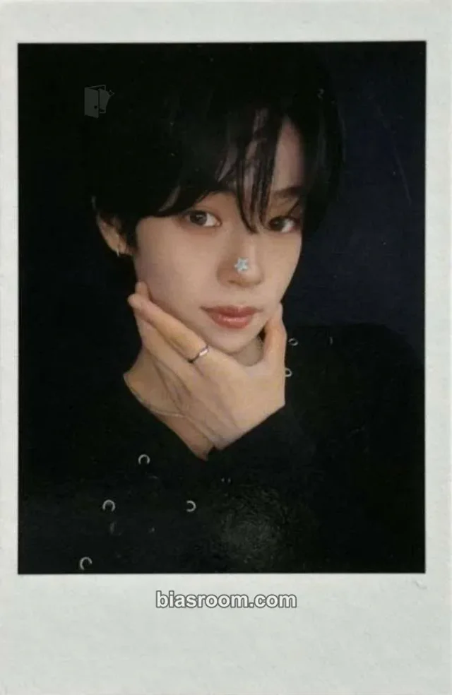 idntt - Hwang EunSoo - yesweare Album jump up round 19 polaroid photo event