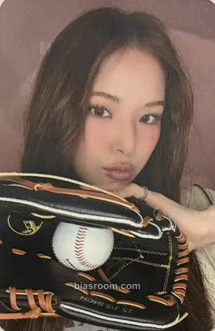 Mai Set The Tempo Photocard - izna - izna K-pop photocard