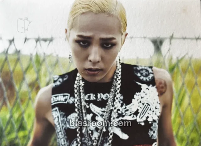 G-Dragon - G-Dragon - One of a Kind Album postcard gold version