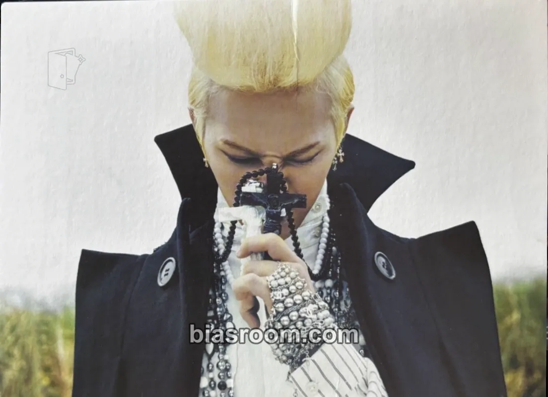 G-Dragon One of a Kind Photocard - G-Dragon K-pop photocard