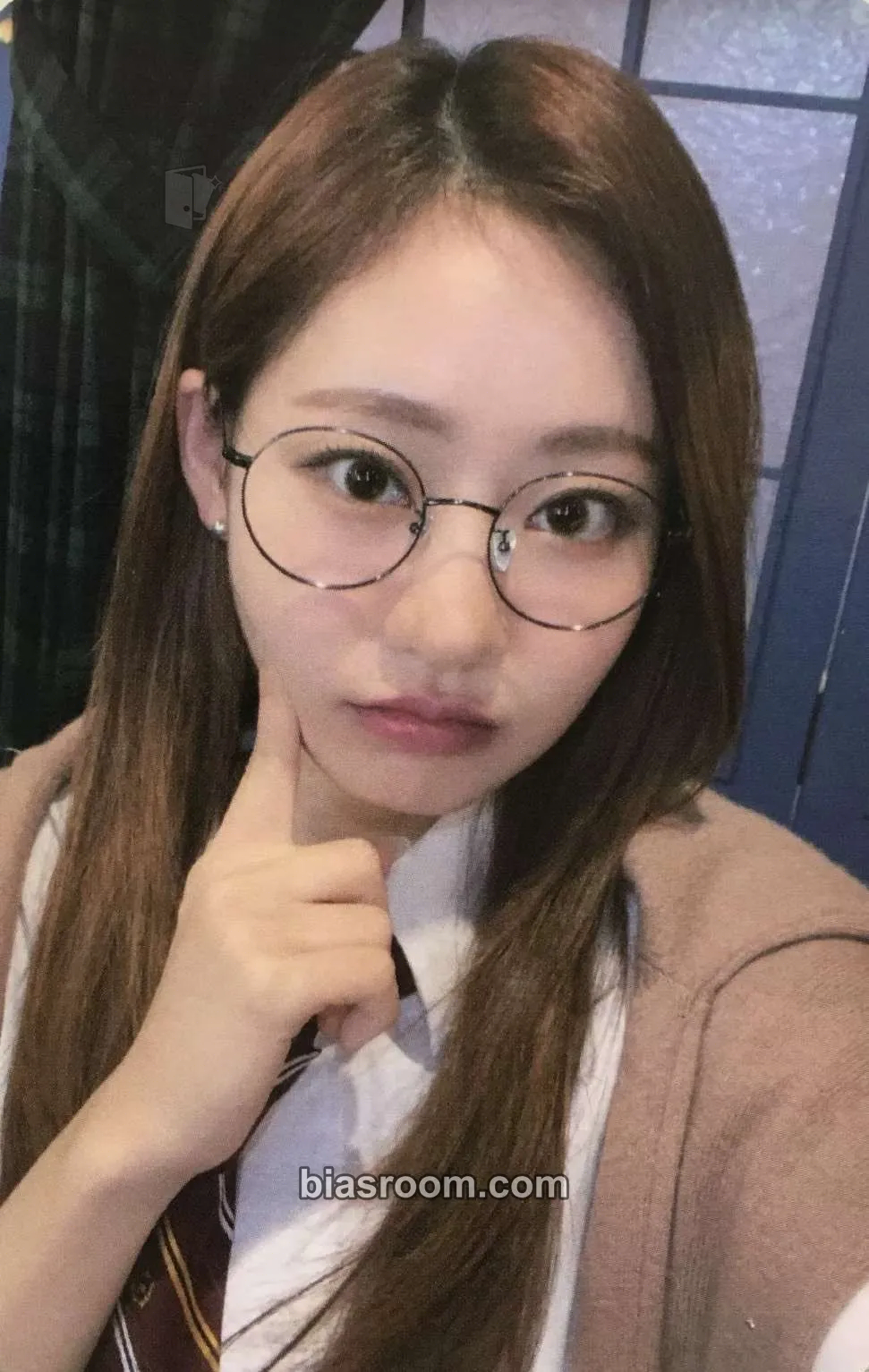 Julie 2024 Season's greetings Photocard - KISS OF LIFE - KISS OF LIFE K-pop photocard
