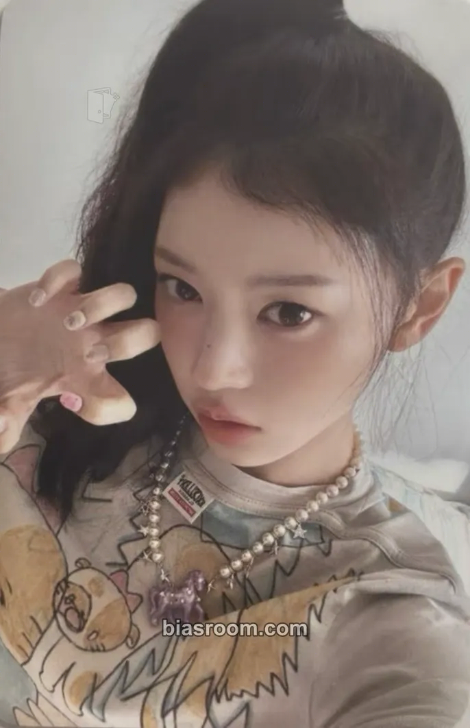 Moka MAMIHLAPINATAPAI Photocard - ILLIT | Bias Room