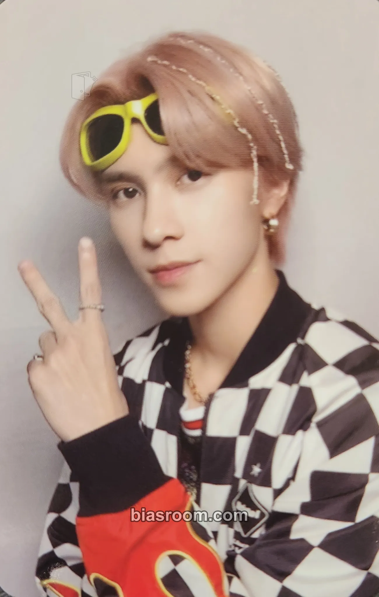 Hendery Kick Back MD Photocard - WayV - WayV K-pop photocard