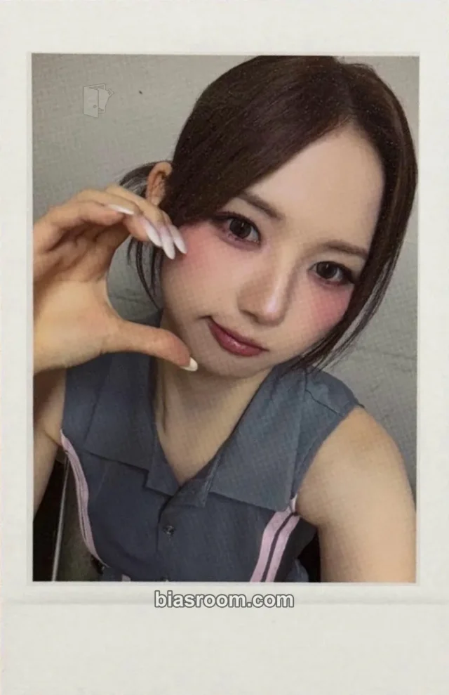 tripleS - Jiwoo - LOVE&POP pt.1 Album apple music fansign round 1 polaroid