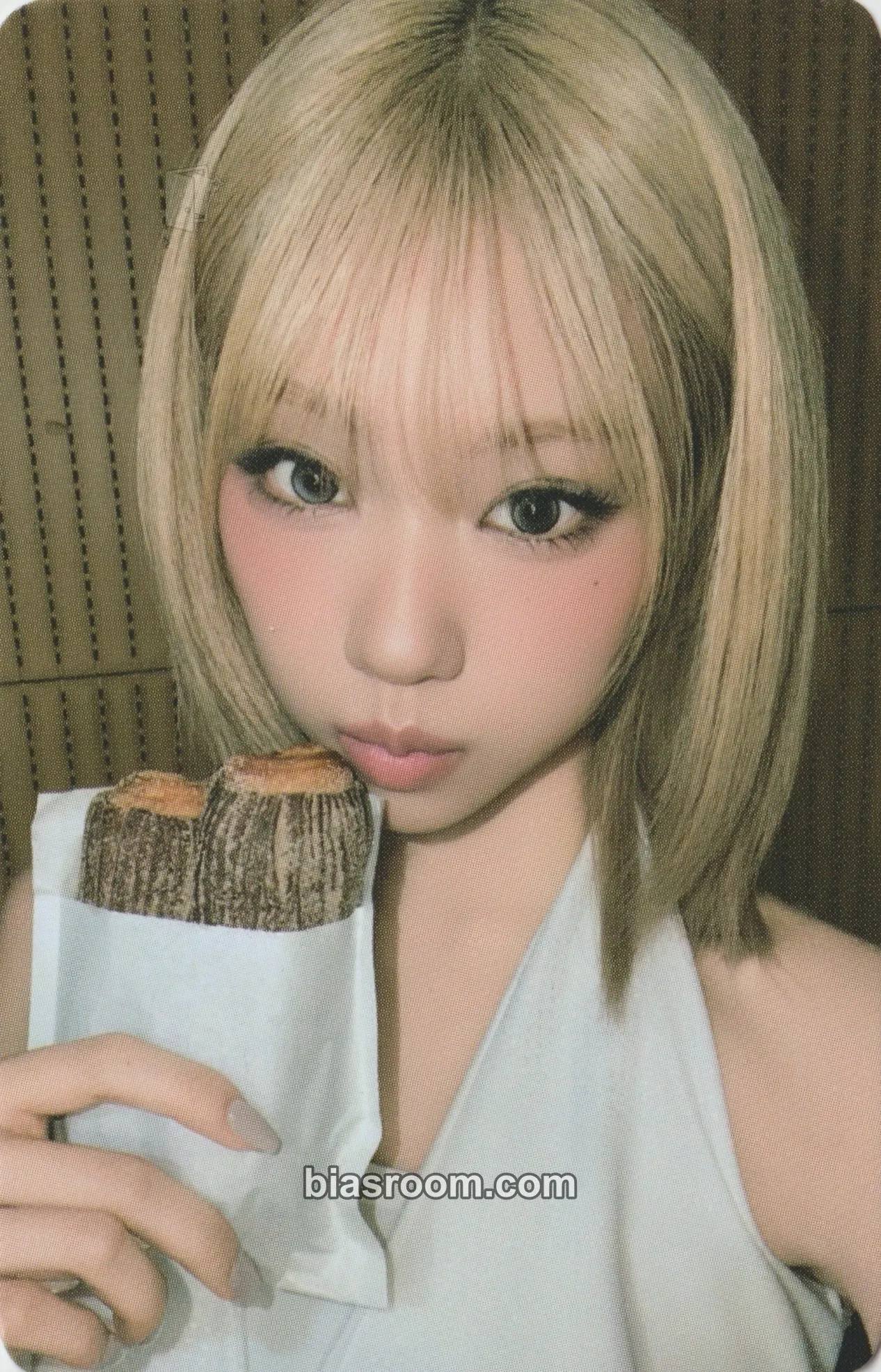 Choi Jungeun France Louvre Baguette x izna Photocard - izna | Bias