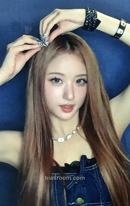 Liuyin Heart Byte : LEGACY Photocard - HEART OF WOMAN - HEART OF WOMAN K-pop photocard