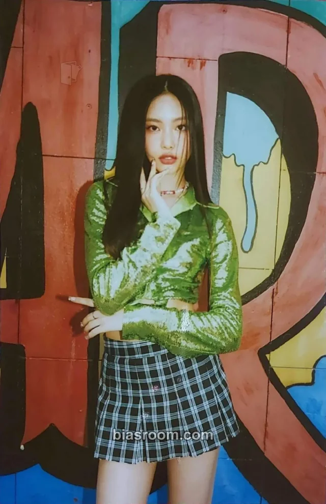 NewJeans - Hyein - NewJeans 1st EP “New Jeans” Album photo set photo print A version version 1