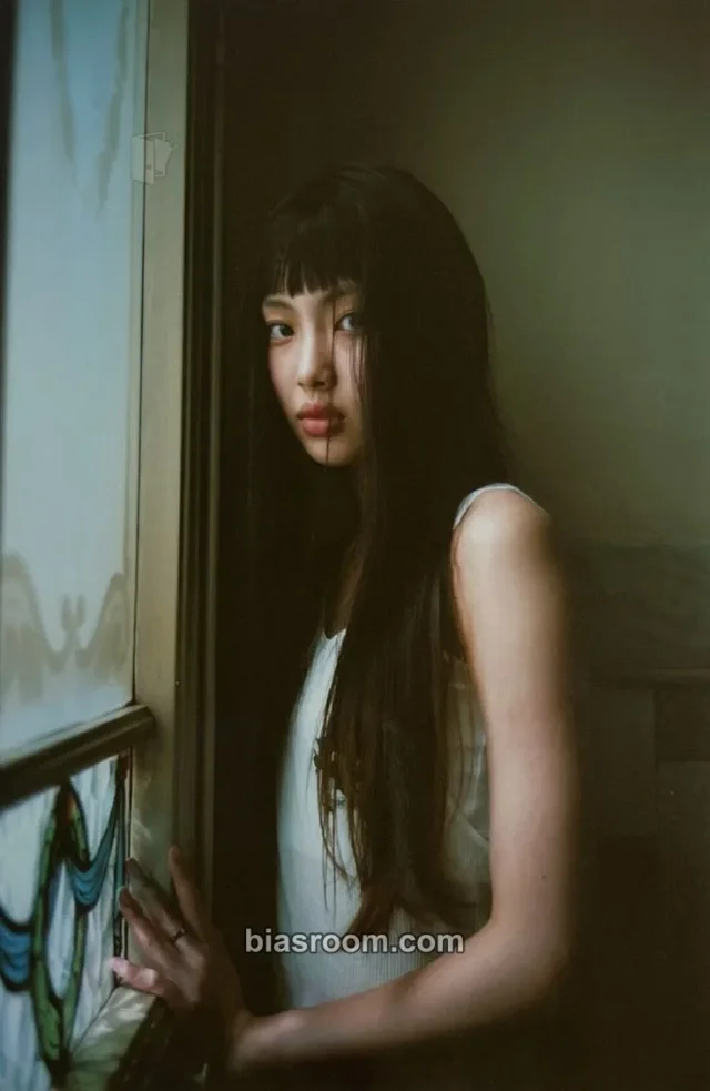 NewJeans - Hyein - NewJeans 1st EP “New Jeans” Album photo print photo set version 1 B version