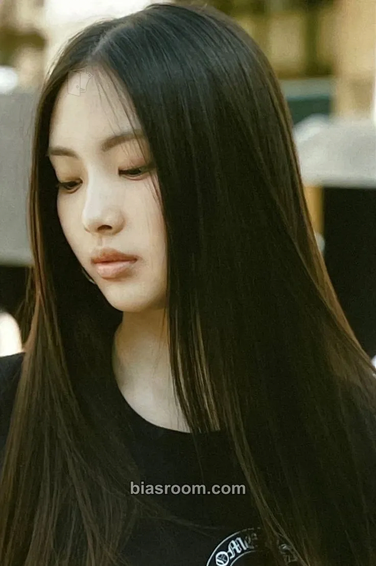 Hyein NewJeans 1st EP “New Jeans” Photocard - NewJeans - NewJeans K-pop photocard