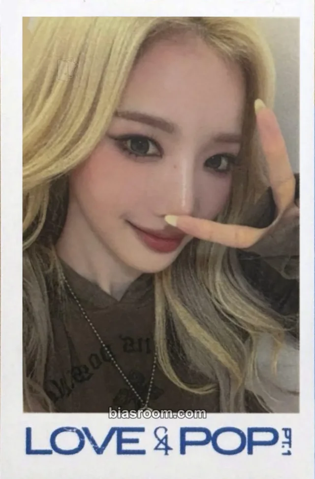 tripleS - Yooyeon - LOVE&POP pt.1 Album everline fansign round 1 polaroid