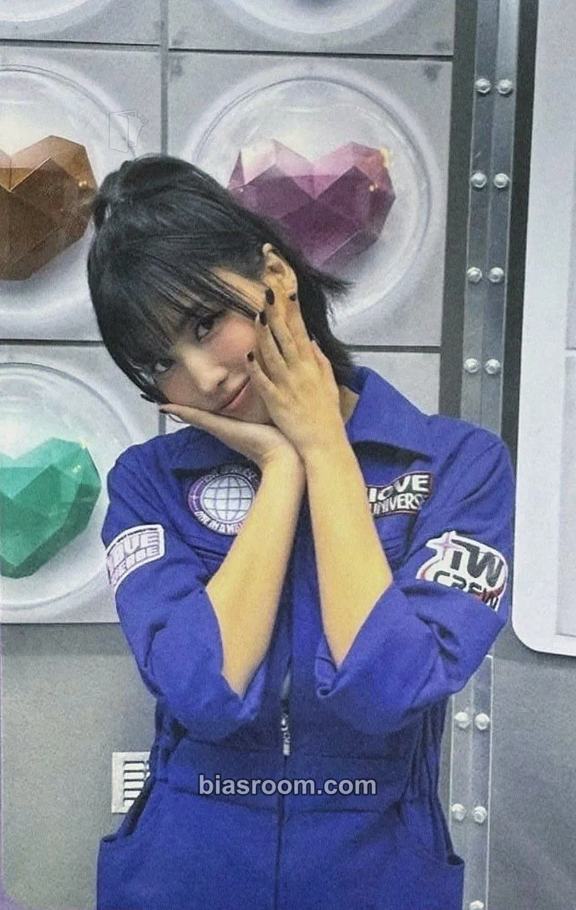 Momo 10VE Universe (10th Anniversary) Photocard - TWICE - TWICE K-pop photocard